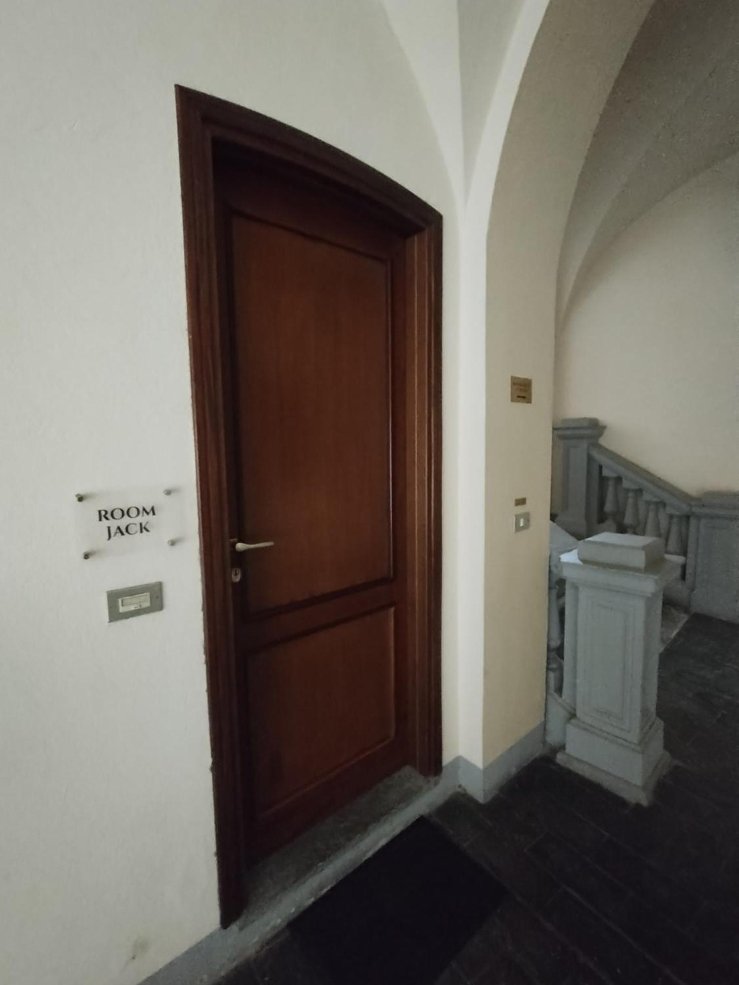 Palazzo Cusani Charming Rooms Vercelli Exterior photo